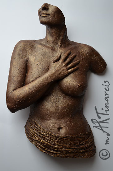 Frauentorso mit Hand und halbem Gesicht, rauh, Bronzeoptik