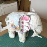 Pappmache-Elephant-Konstruktion