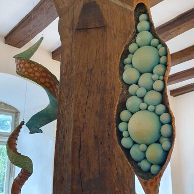 ´Wirbelschoten´ aus Pappmaché - hängende Objekte, 60 cm, 80 cm, 90 cm hoch
